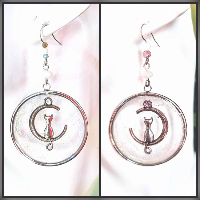 Nées de la lumière des astres, les boucles d’oreilles Phosphoros sont des créations artisanales uniques, livrées dans leur écrin avec carte numérotée et lithothérapie. Un talisman de douceur, d’intuition et de rêve.