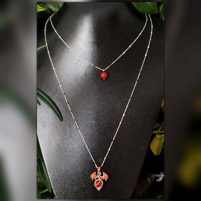 Présentation sur un buste du collier sautoir double 