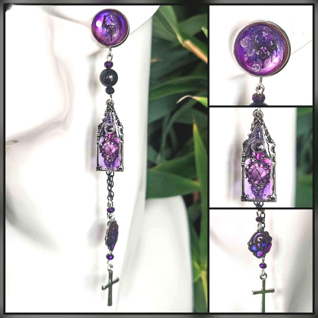 Noctilith – Violet, pourpre et noir profond, elle incarne la liberté des âmes insoumises. Chaque paire est une relique gothique, façonnée en acier inoxydable et sublimée par un travail d’émail transparent appliqué à la main, couche après couche, comme un 