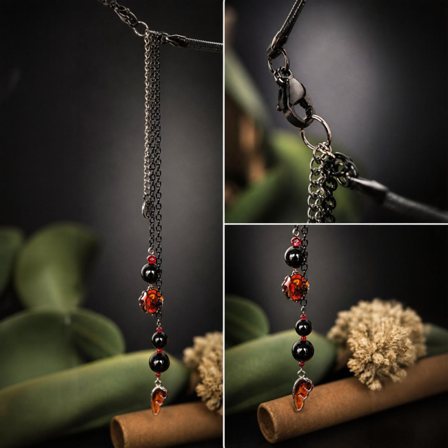 Collier gothique Calvéraëlle zoom vue face dos