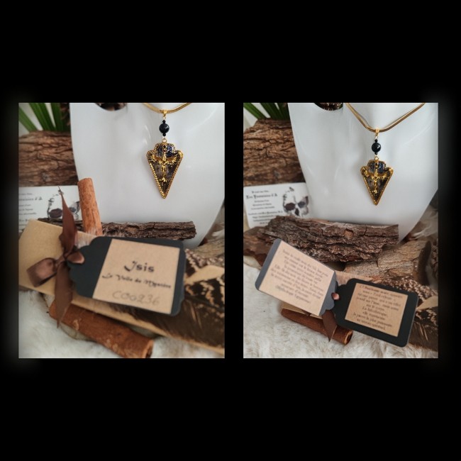 Collier Isis Découvrez le collier Isis : acier inoxydable doré, émail transparent, pierres naturelles. Bijou artisanal premium avec carte et écrin.