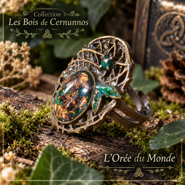 Bague artisanale L’Orée du Monde, création des Fantaisies d’A, inspirée de l’univers forestier et de la mythologie celtique de Cernunnos.