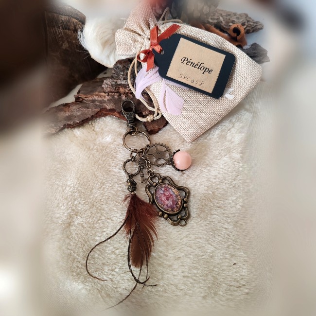 Porte-clé Pénélope steampunk avec pochette toile personnalisée et carte identification numérotée