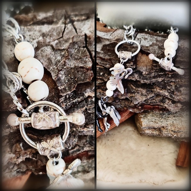 Fermeture en T émaillée du collier artisanal « Les Ailes de l’Aube », acier inoxydable et perles en gemmes naturelles.