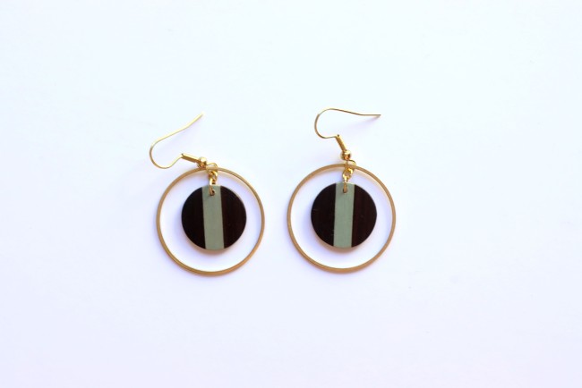 M49-1 Boucles d'oreille créoles rond bicolore en bois noir et bleu'''''