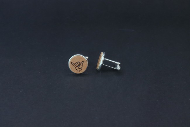 Boutons de manchette bois merisier pyrogravure Rock On et Hang Loose'''