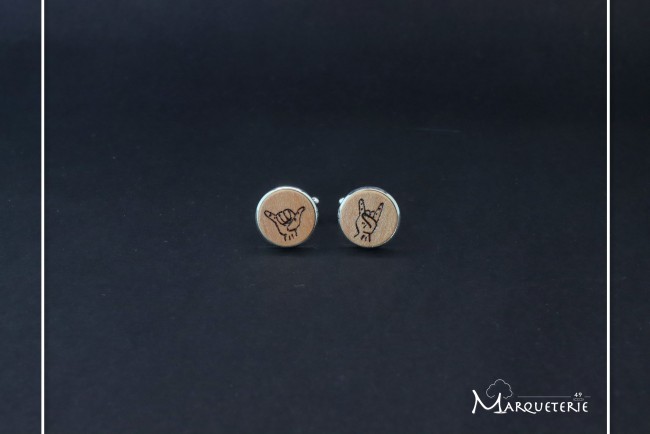 Boutons de manchette bois merisier pyrogravure Rock On et Hang Loose'