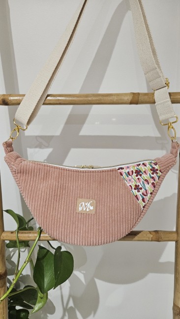 Sac demi lune en velours côtelé coloris bois de rose et coton fleuri 