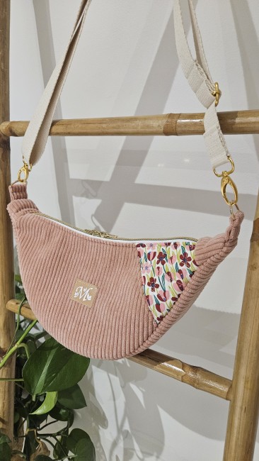 Sac demi lune en velours côtelé coloris bois de rose et coton fleuri 