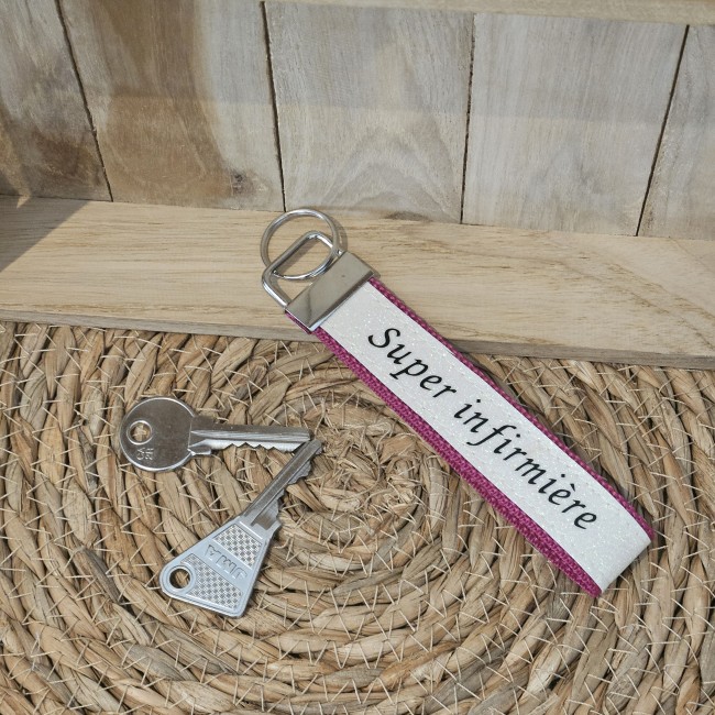 Porte clés message Super infirmière coloris fuchsia