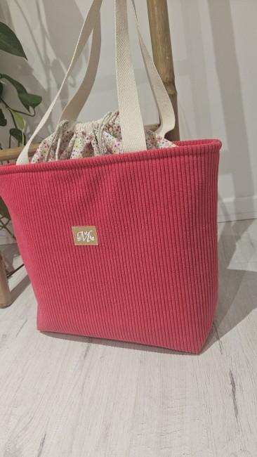 cabas fourre tout en velours côtelé coloris fuchsia 