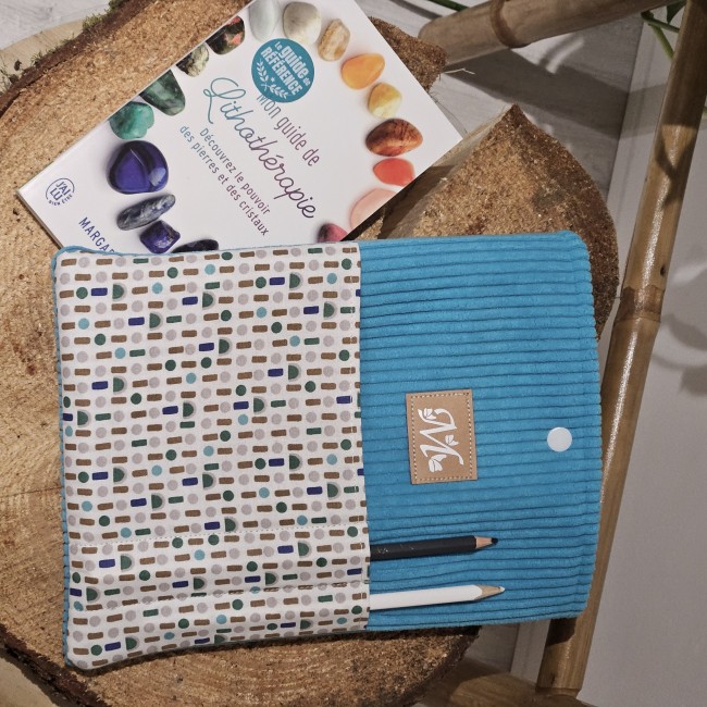 Pochette pour livre de poche velours côtelé coloris turquoise 