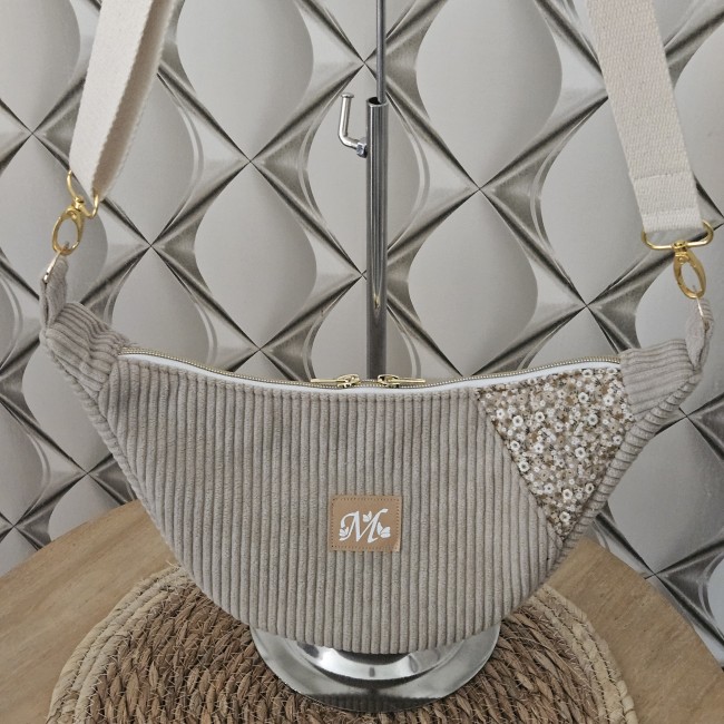 Sac demi lune Hoshi en velours côtelé coloris beige et contraste coton mini fleuri