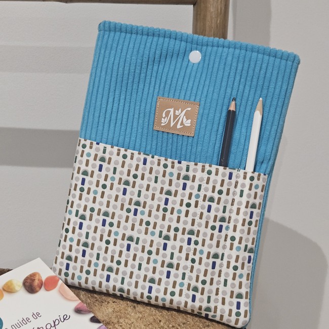 Pochette pour livre de poche velours côtelé coloris turquoise 