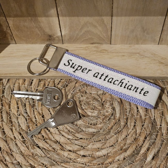 Porte clés message Super attachiante coloris lilas