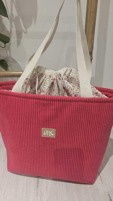 cabas fourre tout en velours côtelé coloris fuchsia 