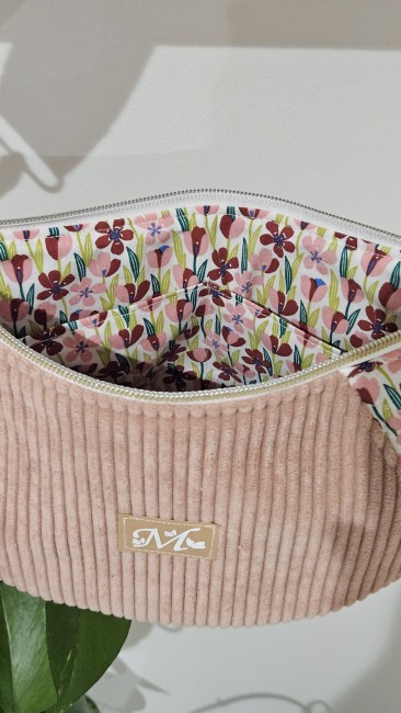 Sac demi lune en velours côtelé coloris bois de rose et coton fleuri 