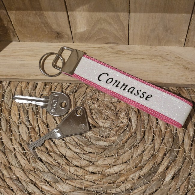 Porte clés message Connasse coloris rose foncé