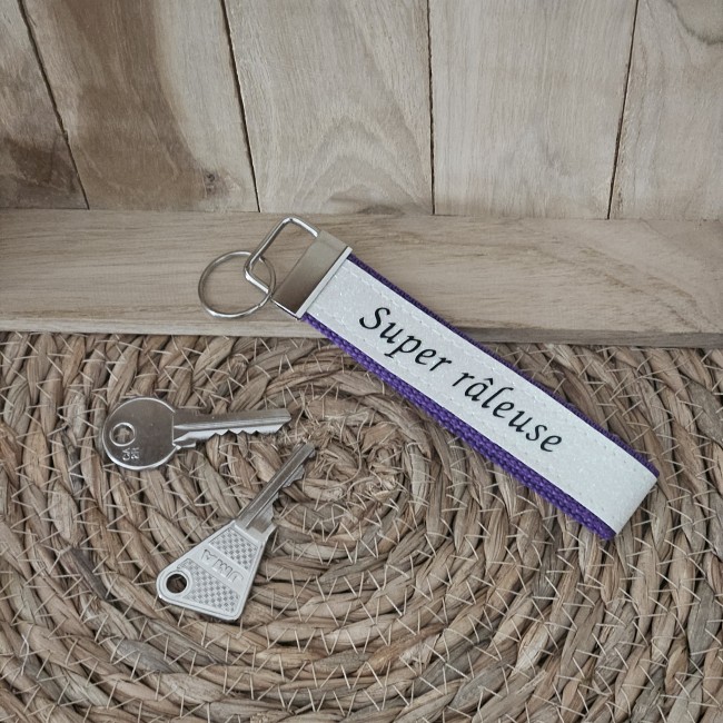 Porte clés message Super râleuse coloris violet