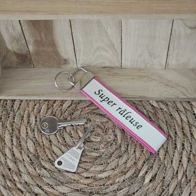 Porte clés message Super râleuse coloris rose foncé