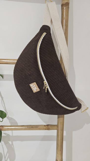 Sac banane en velours côtelé coloris chocolat 