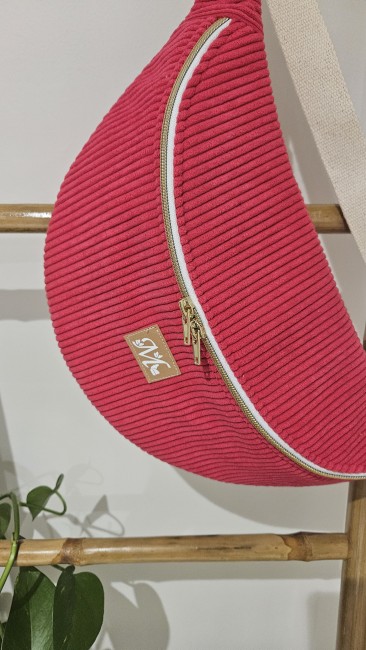 Sac banane en velours côtelé coloris fuchsia 