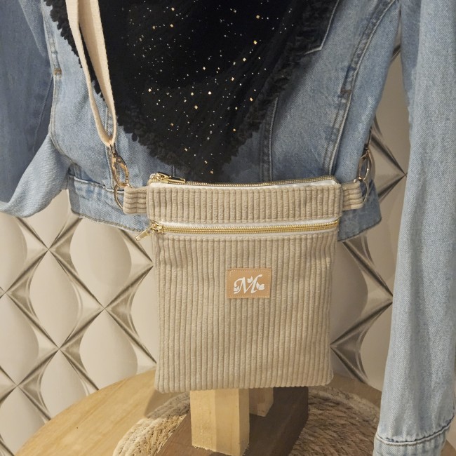 Pochette bandoulière l’essentiel velours côtelé coloris beige et intérieur fleuri