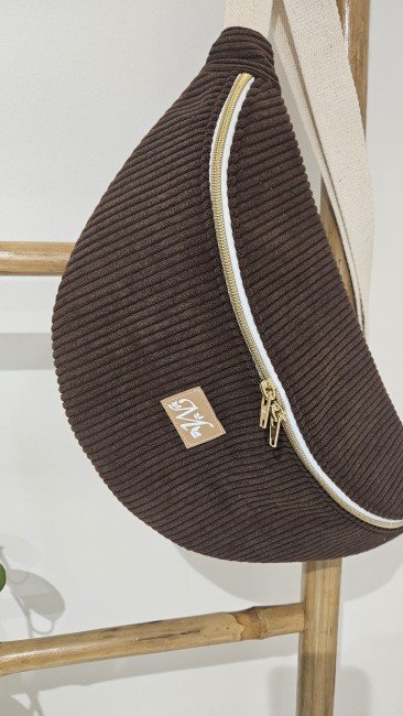 Sac banane en velours côtelé coloris chocolat 