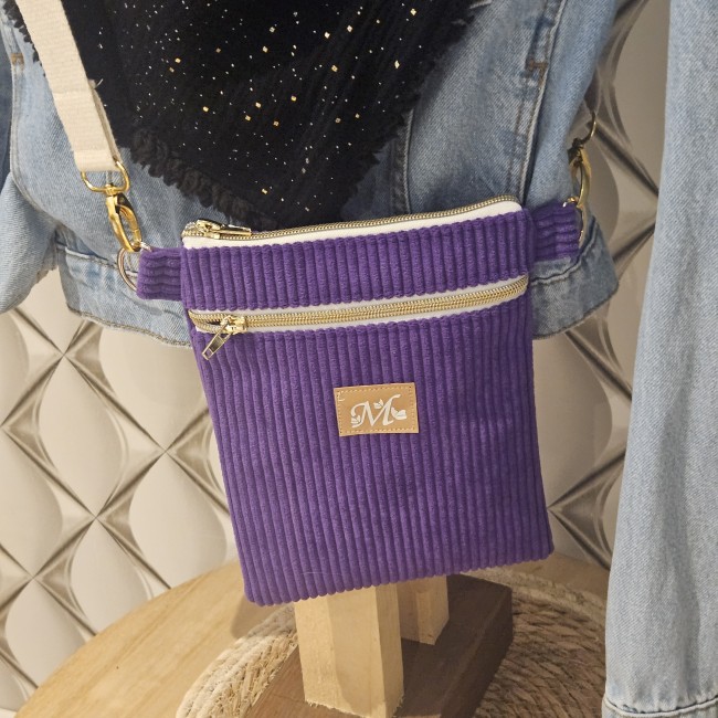 Pochette bandoulière l’essentiel velours côtelé coloris violet et intérieur fleuri