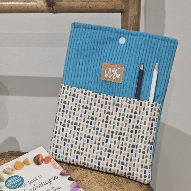 Pochette pour livre de poche velours côtelé coloris turquoise 