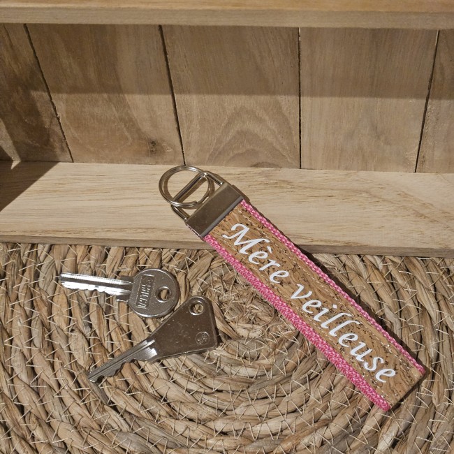 Porte clés message MÈRE VEILLEUSE coloris rose foncé