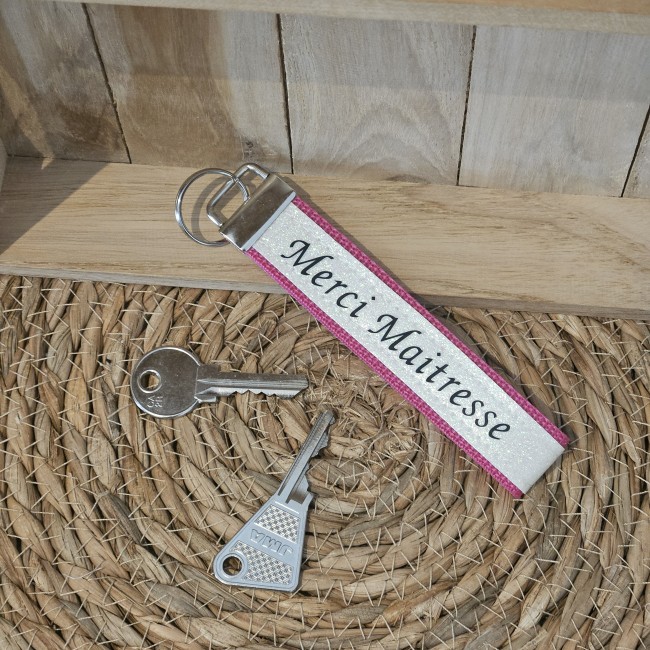 Porte clé message MERCI MAÎTRESSE coloris rose foncé