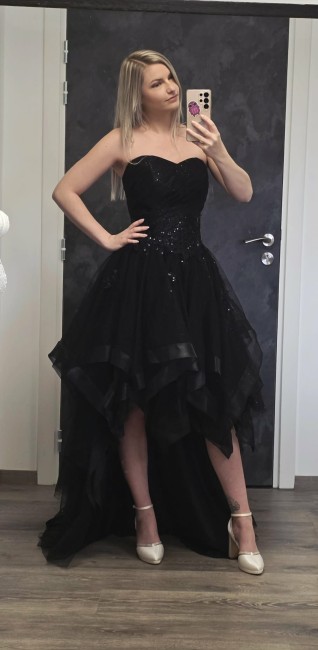 Robe de mariée asymétrique noire en destockage