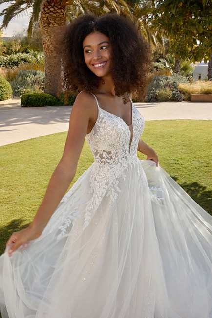 Robe de mariée pas chère, destockage suite fermeture Tiffany Mariée, affaire exceptionnelle.