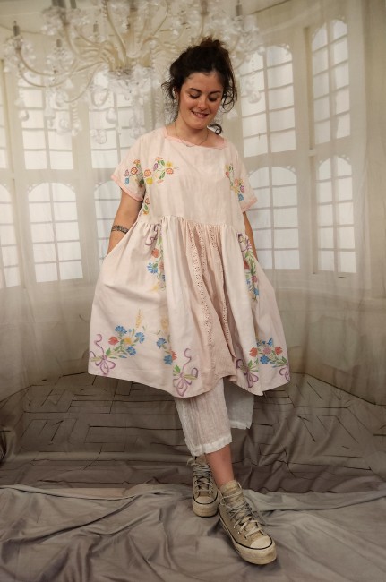 Pièce unique , robe shabby , oversize , broderie, peinture