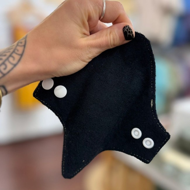 Protège-tanga lavable en coton bio intérieur noir