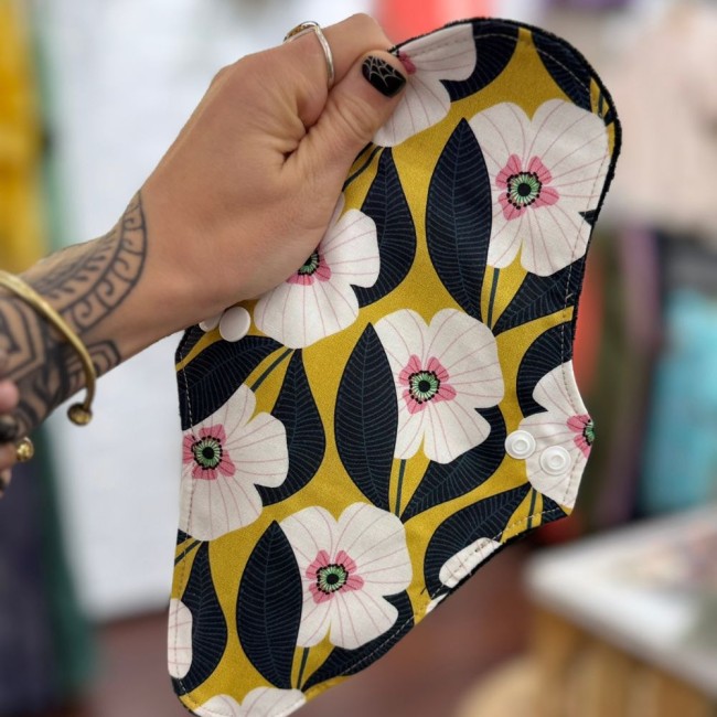 Serviette hygiénique lavable flux normal en coton bio intérieur noir