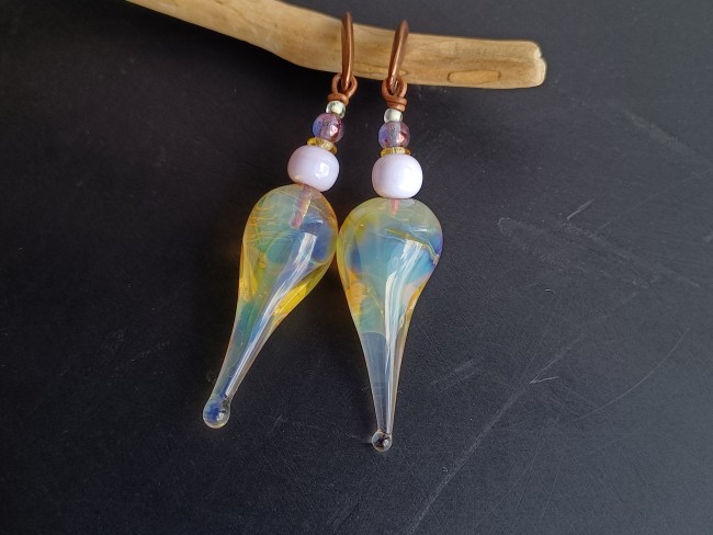Boucles d'Oreilles Gouttes à Effets, Transparent/Jaune/Violet, Verre Filé au Chalumeau  "Les Opalescentes"