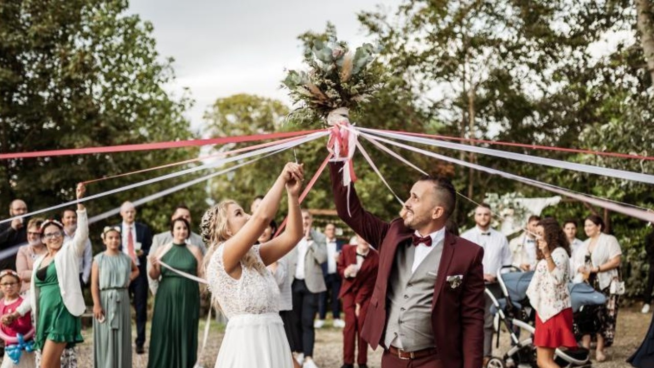 Jeu du bouquet de la mariée une animation mariage tendance