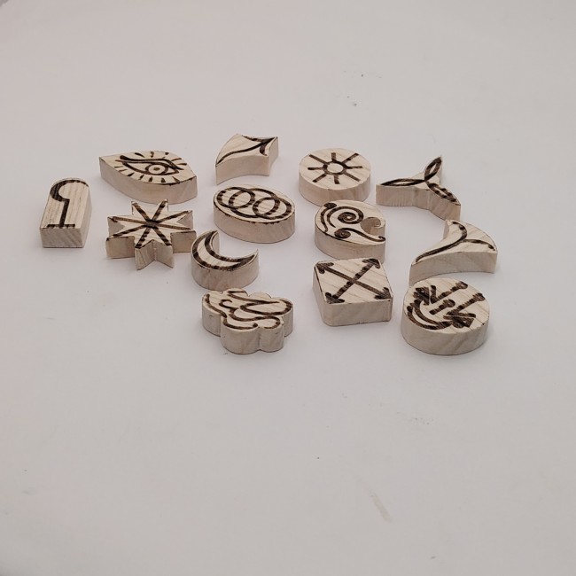 Runes de Sorcière en Frêne – Jeu de 13 Runes Divinatoires Artisanales - By LB (5)