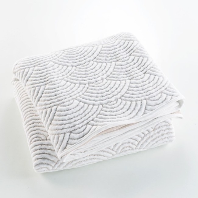 Couvre‑lit Cassandra 220x240 cm + 2 housses de coussin 60x60 cm décor chambre Couvre‑lit Cassandra 220x240 cm + 2 housses de coussin 60x60 cm décor chambre