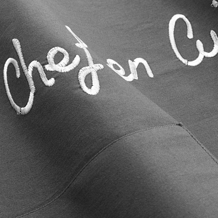 Tablier de cuisine gris 100 % coton avec poche 84 cm | Irisia Maison Tablier de cuisine gris 100 % coton avec poche 84 cm | Irisia Maison