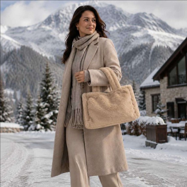 sac cabas beige fausse fourrure 38x30 cm effet doudou sac cabas beige fausse fourrure 38x30 cm effet doudou