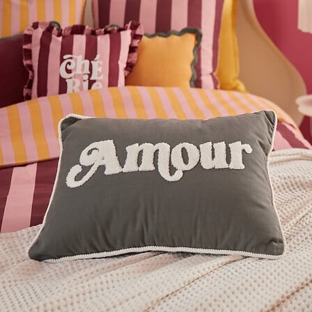 Coussin Brodé Amour 38 x 58 cm Kaki | Irisia Maison