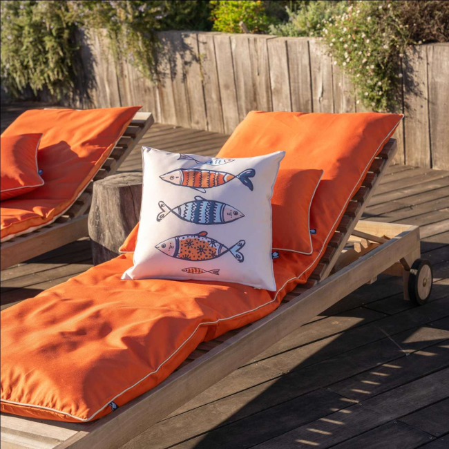 Coussin extérieur fish club Sud Étoffe – coussin exotique anti-UV Coussin extérieur fish club Sud Étoffe – coussin exotique anti-UV