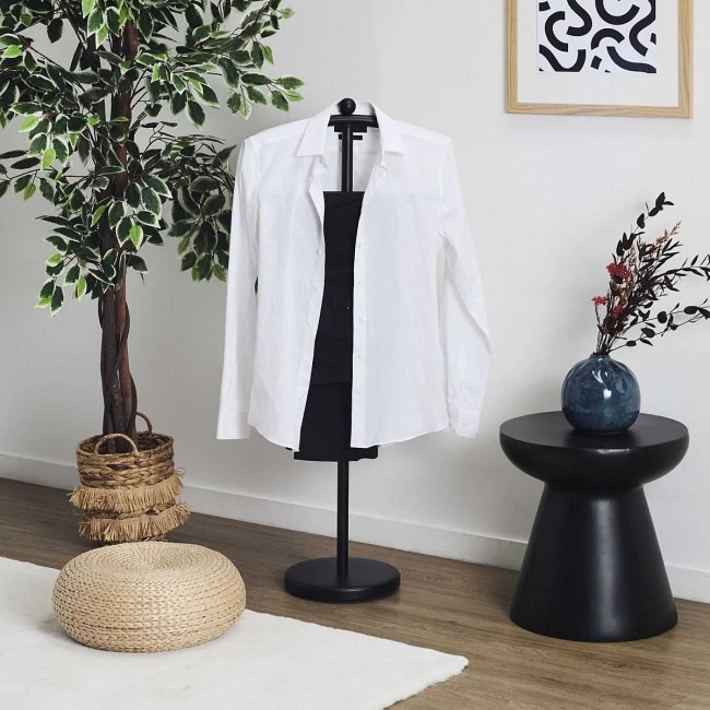 Valet de chambre noir effet bois 109 cm | Irisia Maison Valet de chambre noir effet bois 109 cm | Irisia Maison
