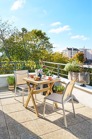 Table de jardin carrée XENIA eucalyptus & acier – 2 places extérieur