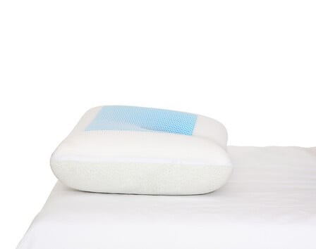 oreiller gel mémoire de forme 50x30 cm posé sur lit