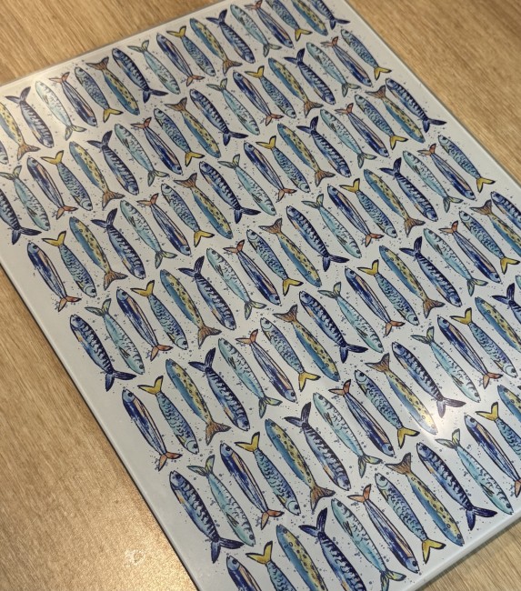 Planche à découper en verre Sardines 40 × 30 cm | Irisia Maison