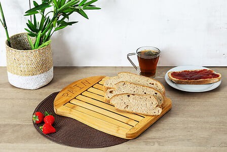 Planche à découper pain bambou 34 x 26 cm – planche pratique Planche à découper pain bambou 34 x 26 cm avec récupérateur miettes